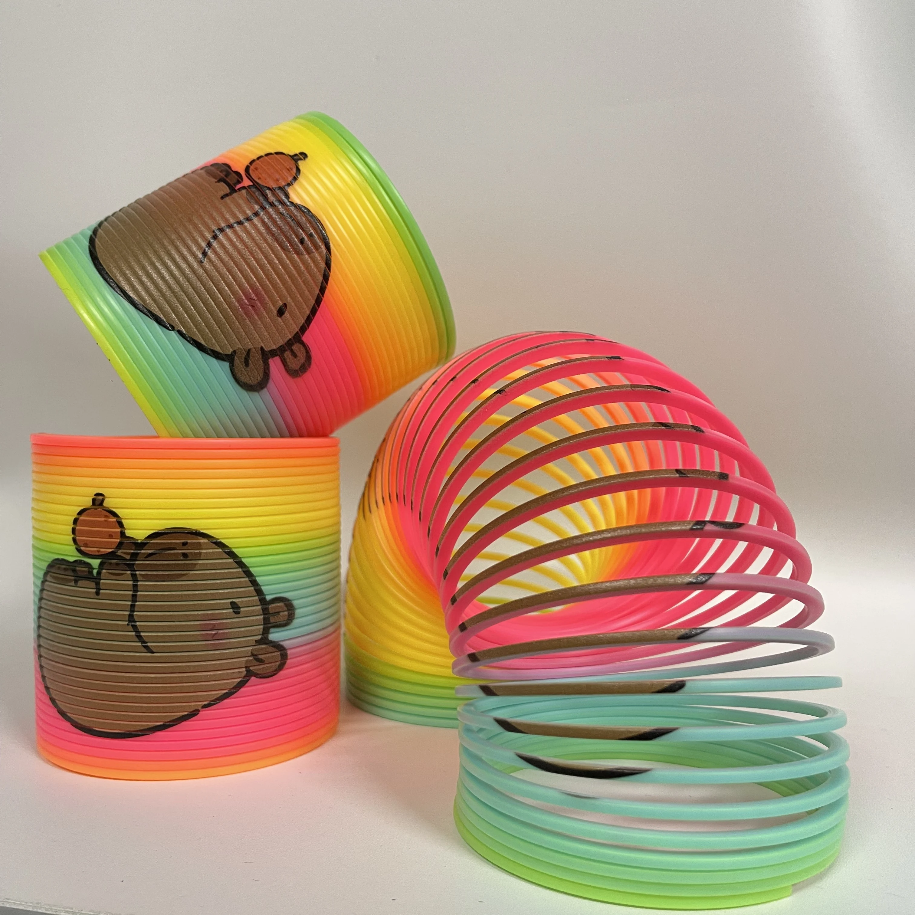 

1/3/6pcs Large Magic Rainbow Spring with Capybara Pattern, Kids Educational Hand Skill Toy