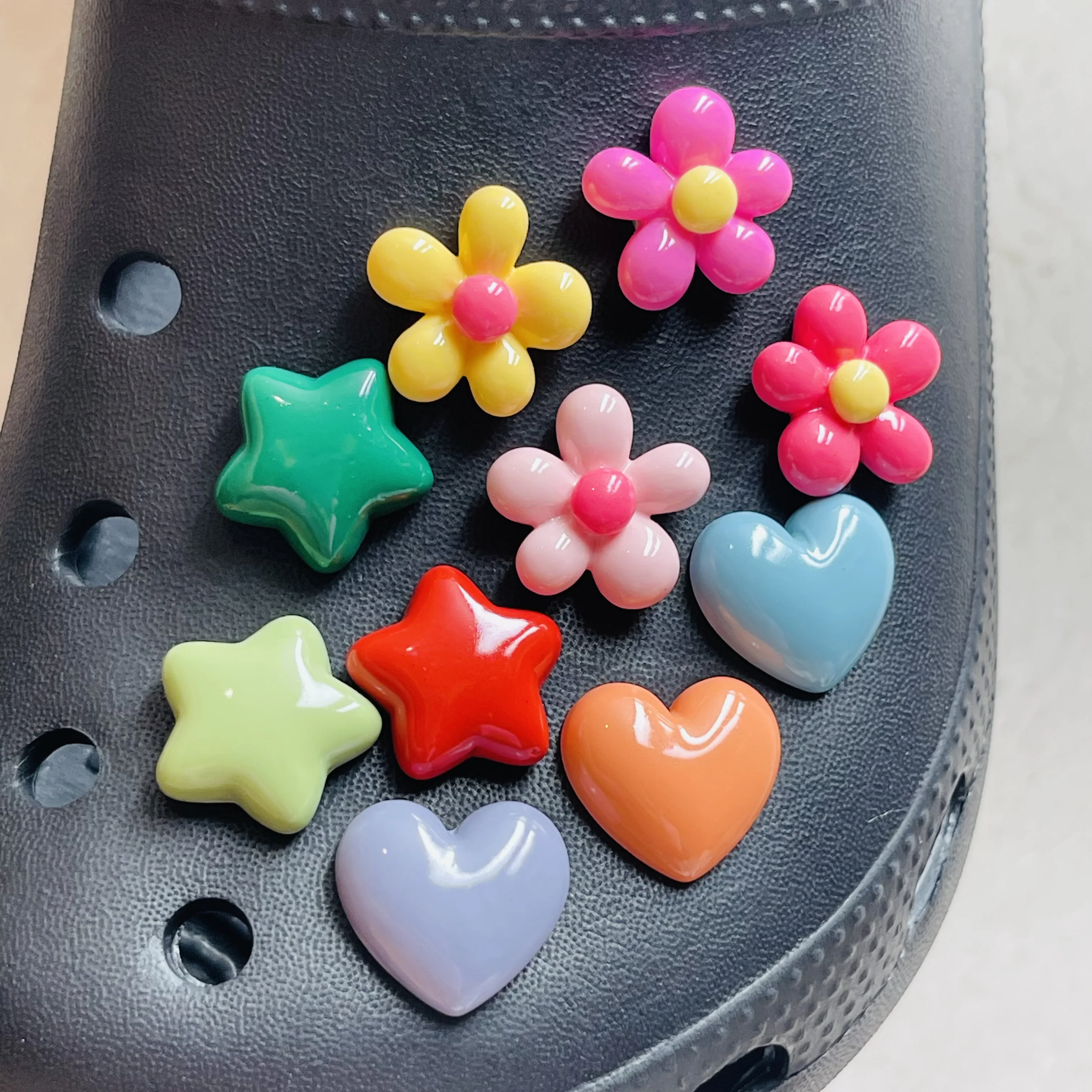 Nieuwe 1-10 Stuks Hars Schoen Bedels Kleurrijke Bloem Ster Hart Gesp Klomp Gat Pantoffel Accessoires Decoraties Voor Bands Meisjes Geschenken