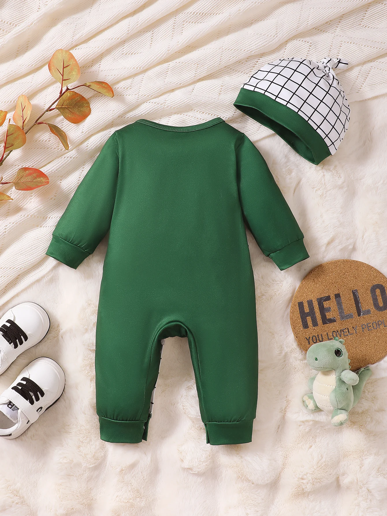 Newborn Baby Boy's Stylish and Cute Long-Sleeved Round-Neck Jumpsuit + Hat 2-Piece Set, with Cute Dinosaur Print, Suitable for Outdoor Activities, as a Baby Gift