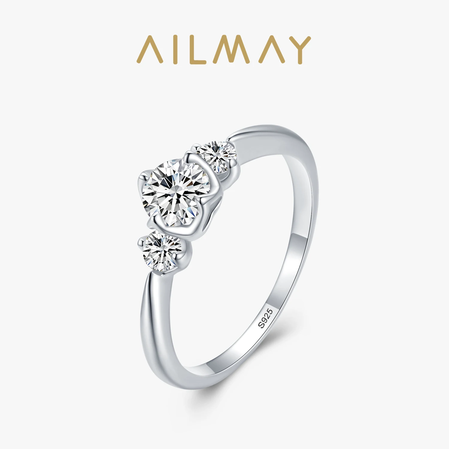 

Женское кольцо из серебра 925 пробы с прозрачным Цирконом