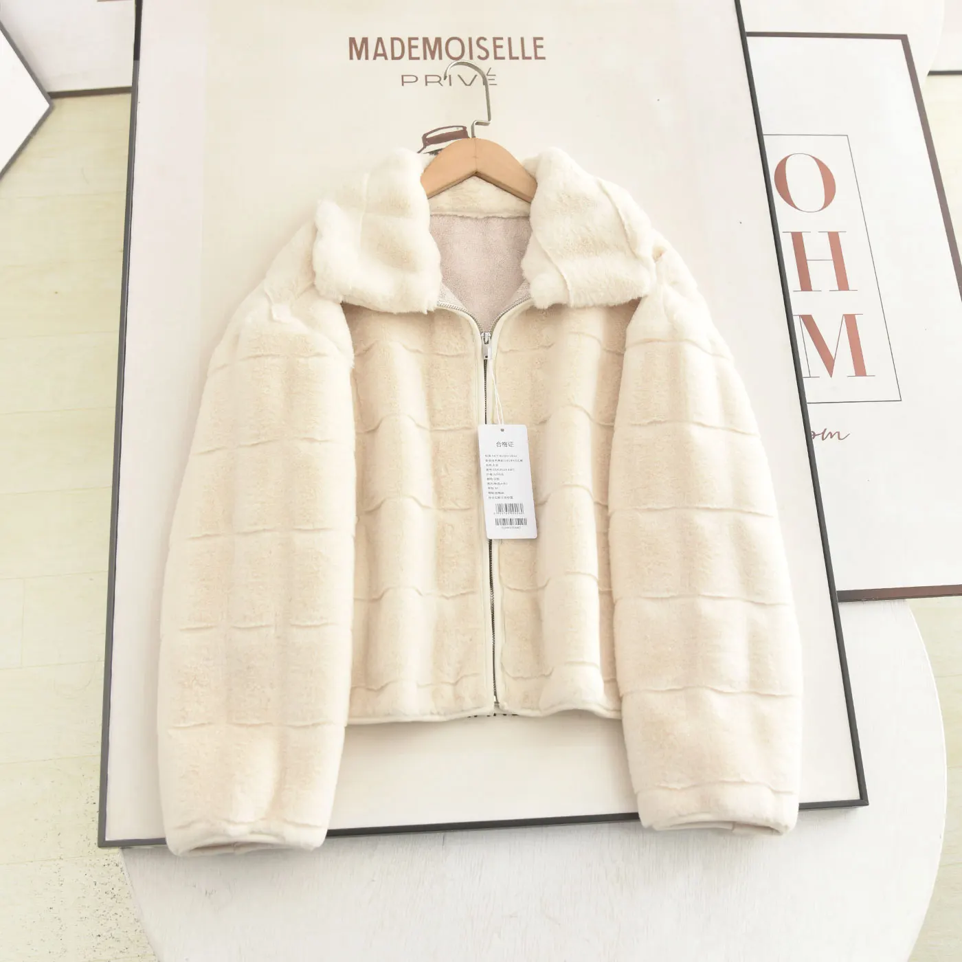 

Ele Sle Luxury Simulation Fur Jaet 2025 Winter New Faion Age-Defng Inteated Leather And Fur Outerwear