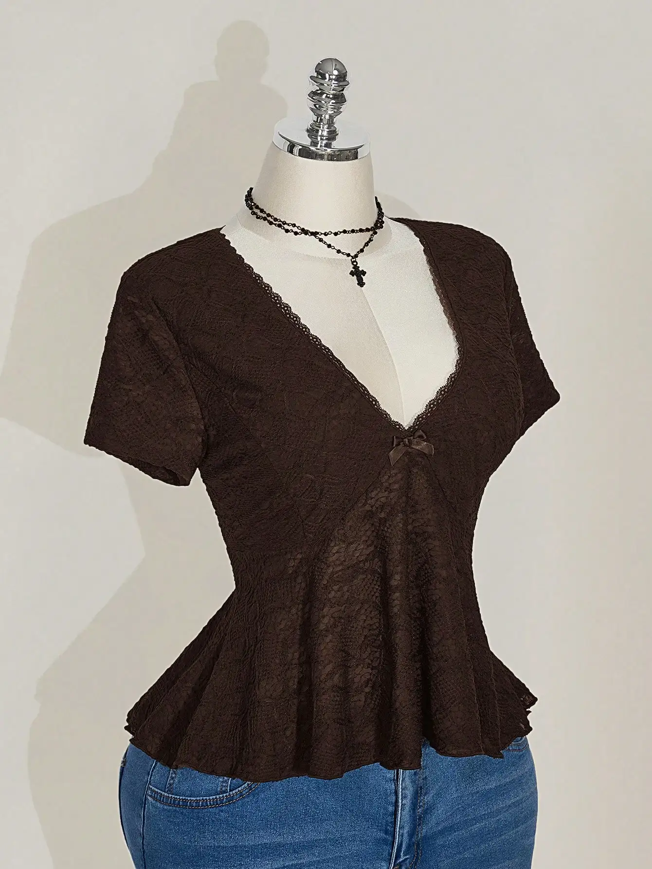 

Коричневый трикотажный топ-бэбидолл с V-образным вырезом и кружевной отделкой для женщин