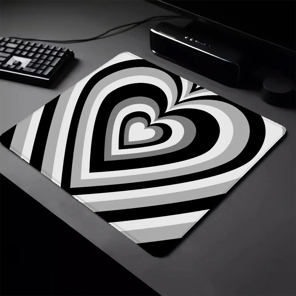 Black and White Heart Magic Mouse Ped Small Mousepad Gamer Rubber Mat Gaming Pc Accessories Mausepad Kawaii Mouse Pad Deskmat