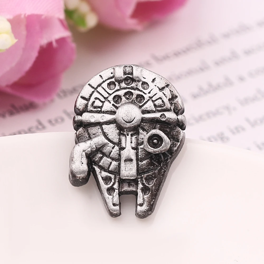 Star War Brooch Spacecraft Millennium Falcon Vintage Badge Metal Brooch Clothing Backpack Pin Fashion Jewelry Accessories Gifts