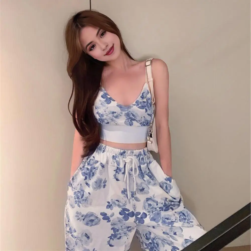 

Women Polyester Spandex Suit Stylish Women's Floral 2-piece Suit with V-neck Camisole Wide-leg Trousers for Work Parties