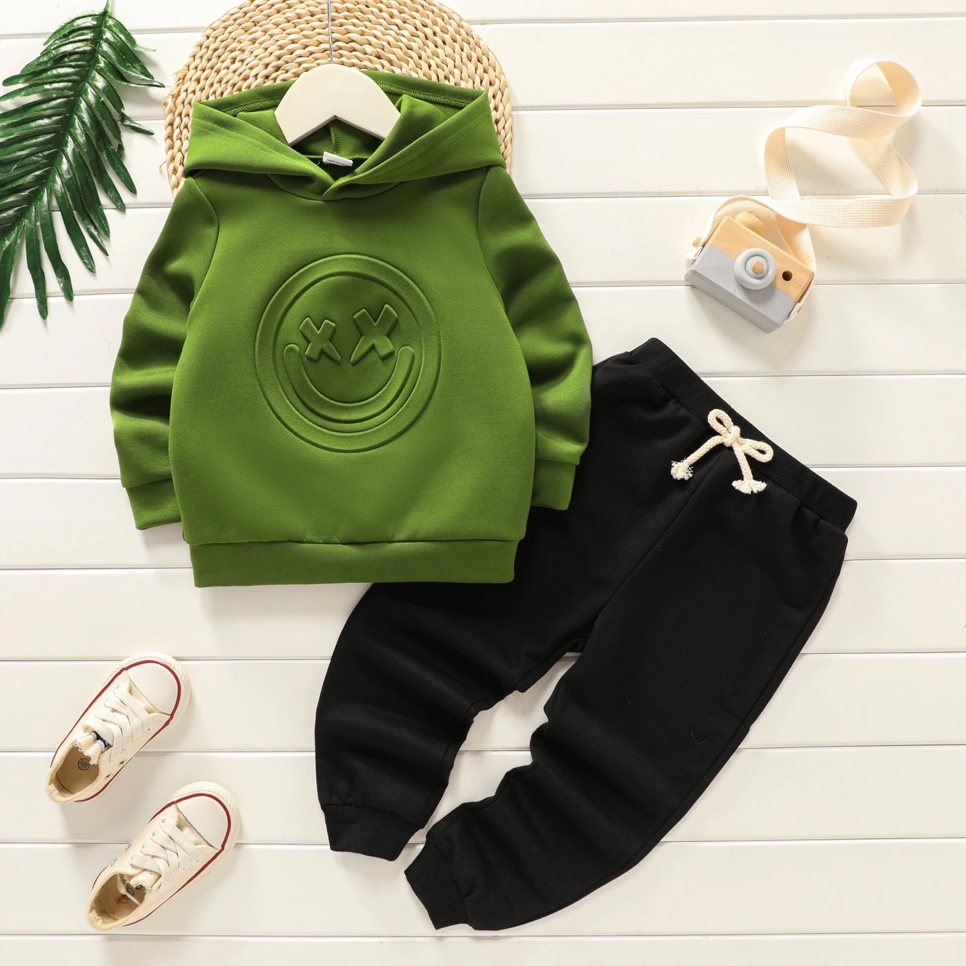 

2pcs Baby Boy Long-sleeve Graphic Hoodie and Sweatpants Set