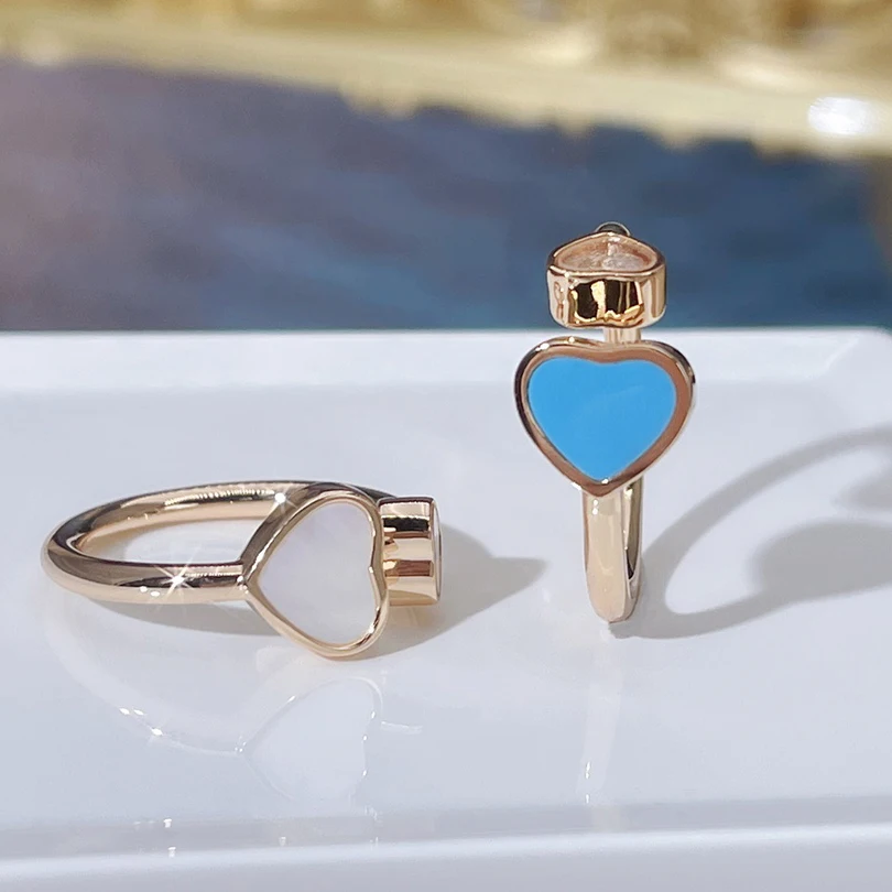 High end boutique women's heart-shaped ring, a shining stone sliding in the heart of love, open the video to see more