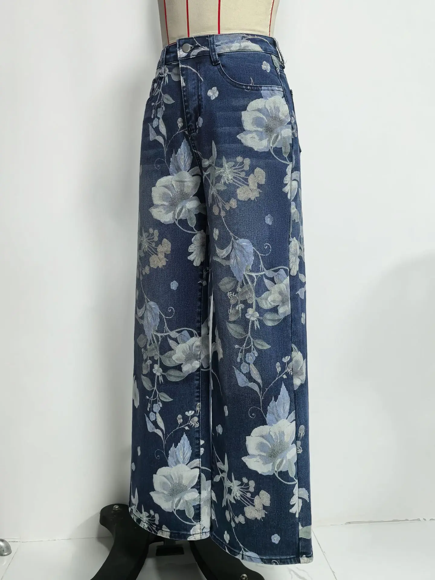 New for 2026: Women's Blue High-waisted Stretch Jeans, Vintage-style Loose-fit Wide-leg Denim Pants with A Floral Print.