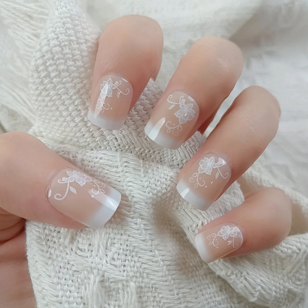 2026 New Simple, Elegant, and Exquisite White Floral Nail Art, Nude French Manicure, Short Nails