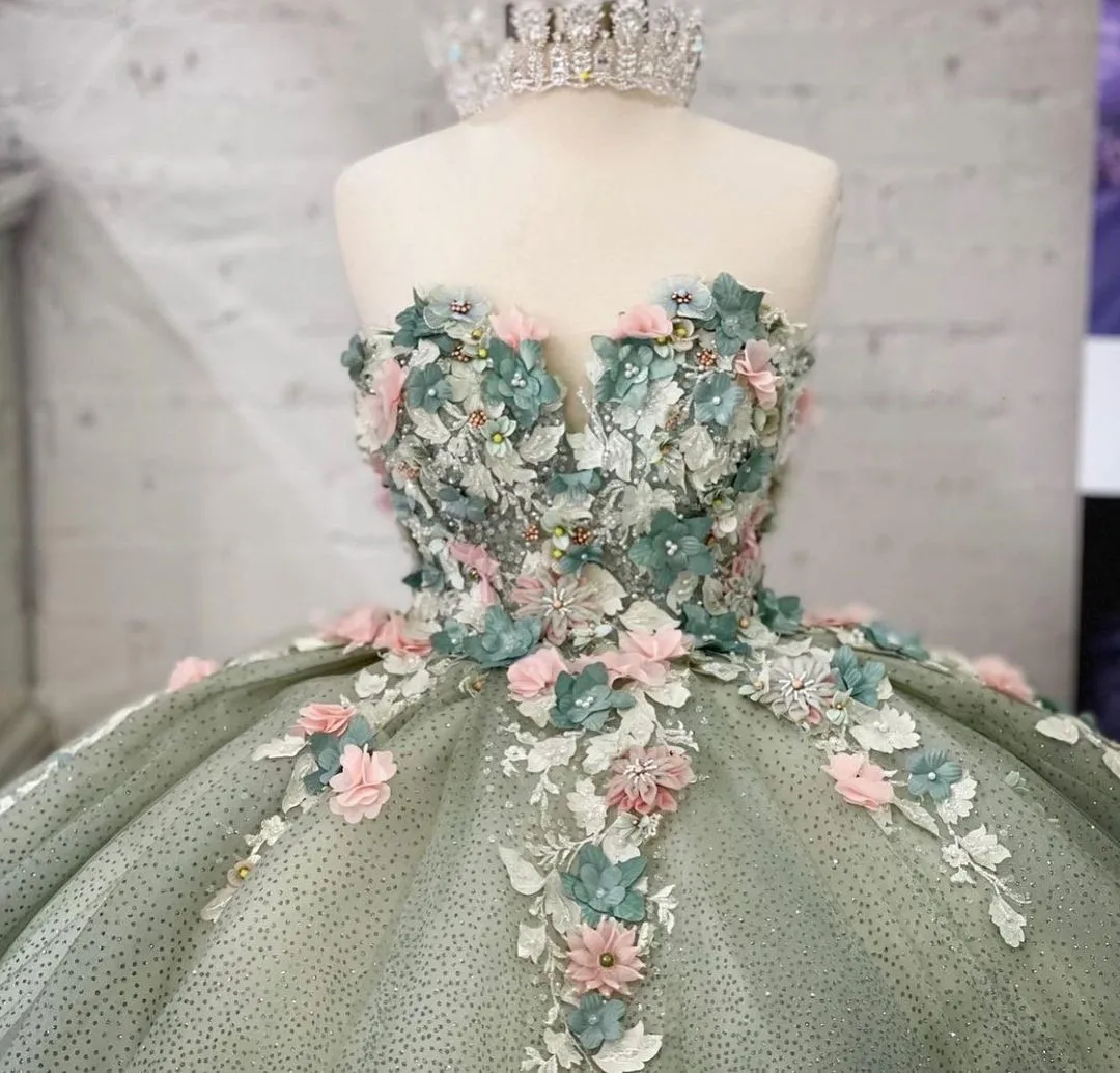 Princess Sweetheart Quinceanera abiti Ball Gown 2023 senza spalline 3D Flowers abito da ballo in Tulle di pizzo con perline Puffy Sweet 15 16 Gown