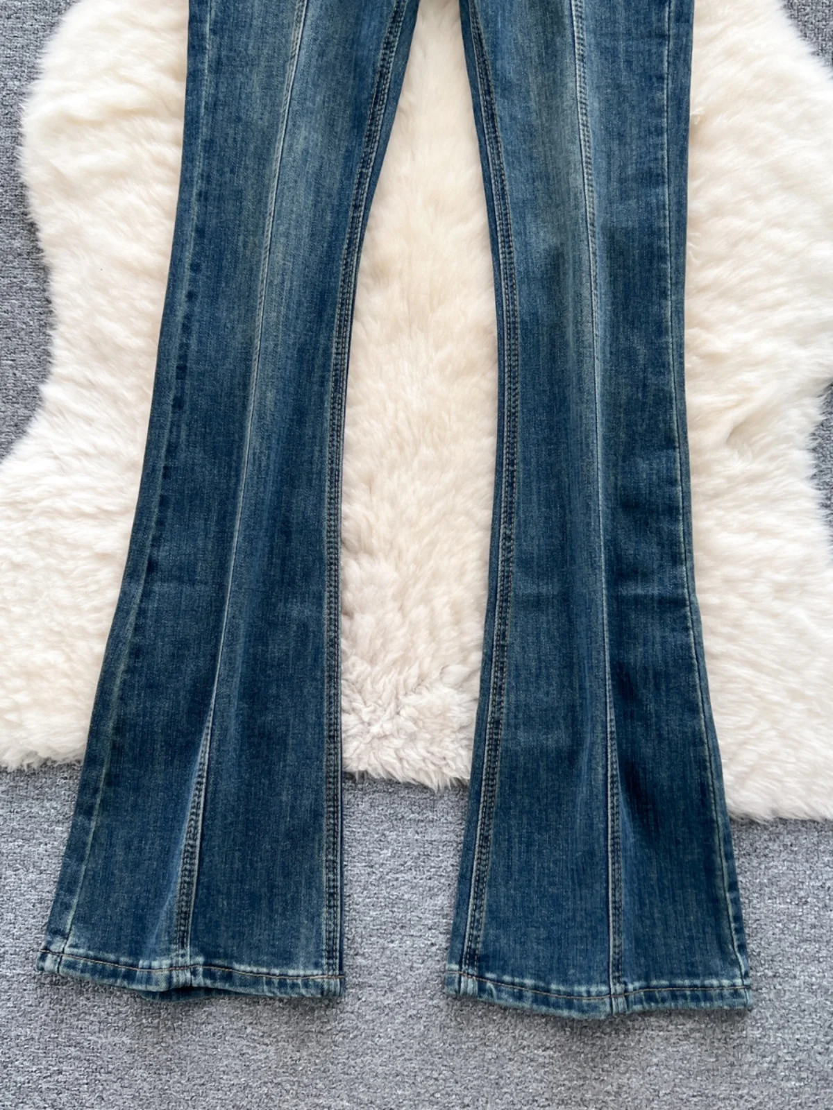 Pantalones vaqueros Retro picantes con diseño Micro acampanado para mujer, pantalones vaqueros versátiles ajustados de cintura alta estilo de Hong Kong para otoño e invierno