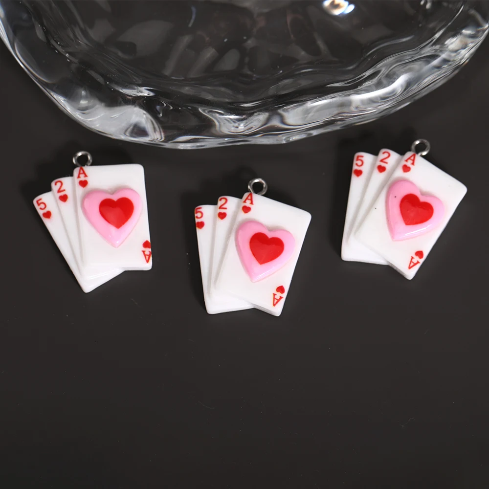 10 Stück Harz Poker Karte herzförmige Hut Charms für Schmuckherstellung Zubehör DIY Ohrringe Halskette Schlüsselanhänger – Detail 3