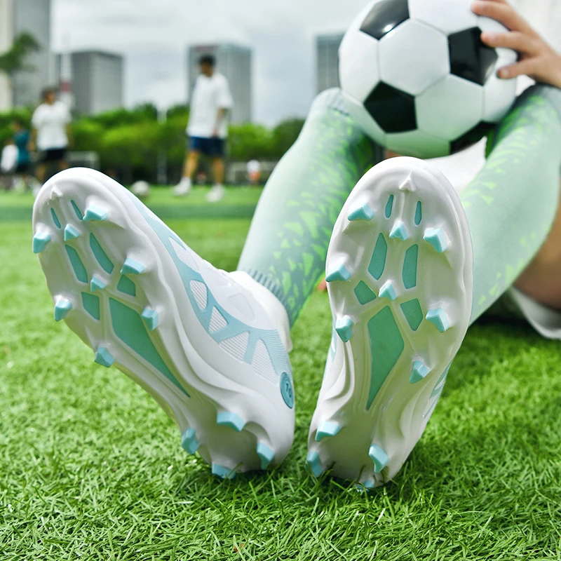 Men Soccer Shoes Field Original Resistant Football Boots High Quality Breathable Male Outdoor Non Slip New Fast Football Shoes