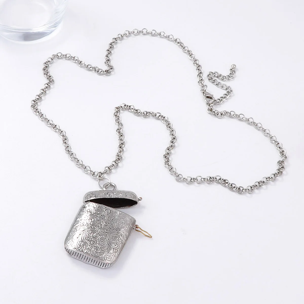 ZAA Metalllegierung Schnitzerei Textur Quadratische Box Anhänger Halsketten für Frauen Langhals Schmuck Mode Urlaub Party Zubehör Geschenke – Detail 3