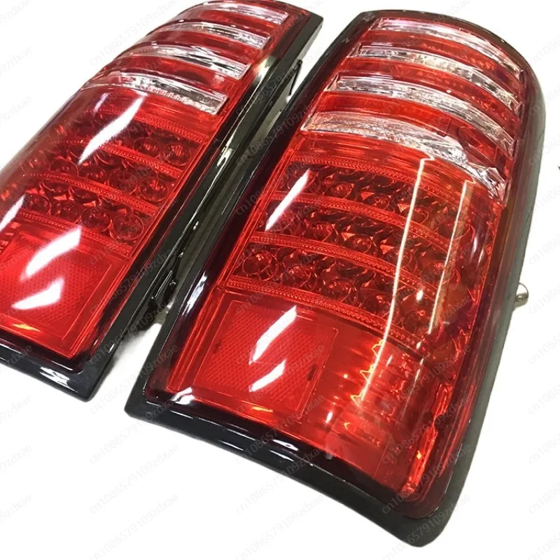 Suitable for Toyota 4500/LC80 off-road vehicle modified LED anti-chase rear light assembly pair