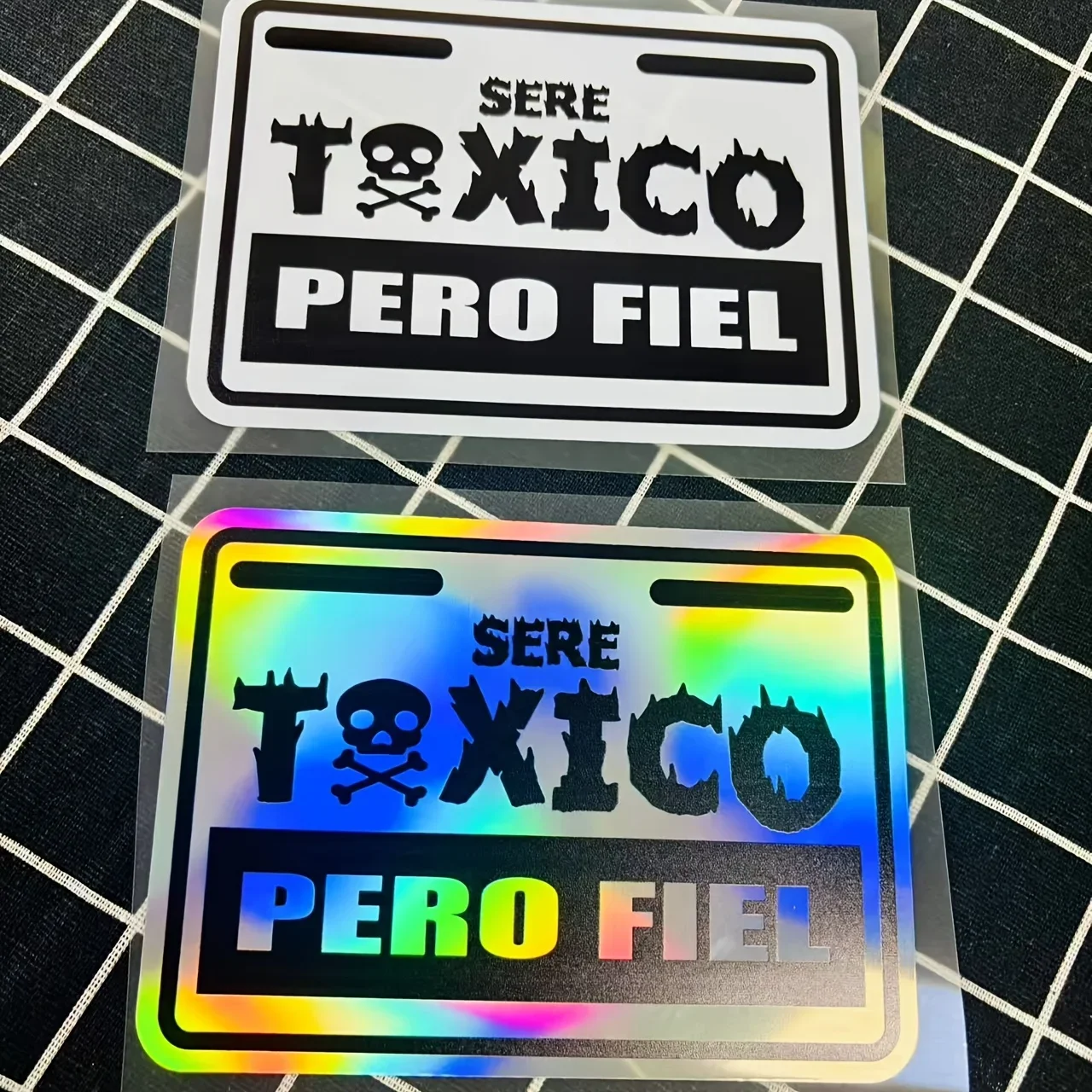 

1 шт. модная испанская автомобильная наклейка «Sere Toxico Pero Fiel», смелый автодекор для любителей автомобилей