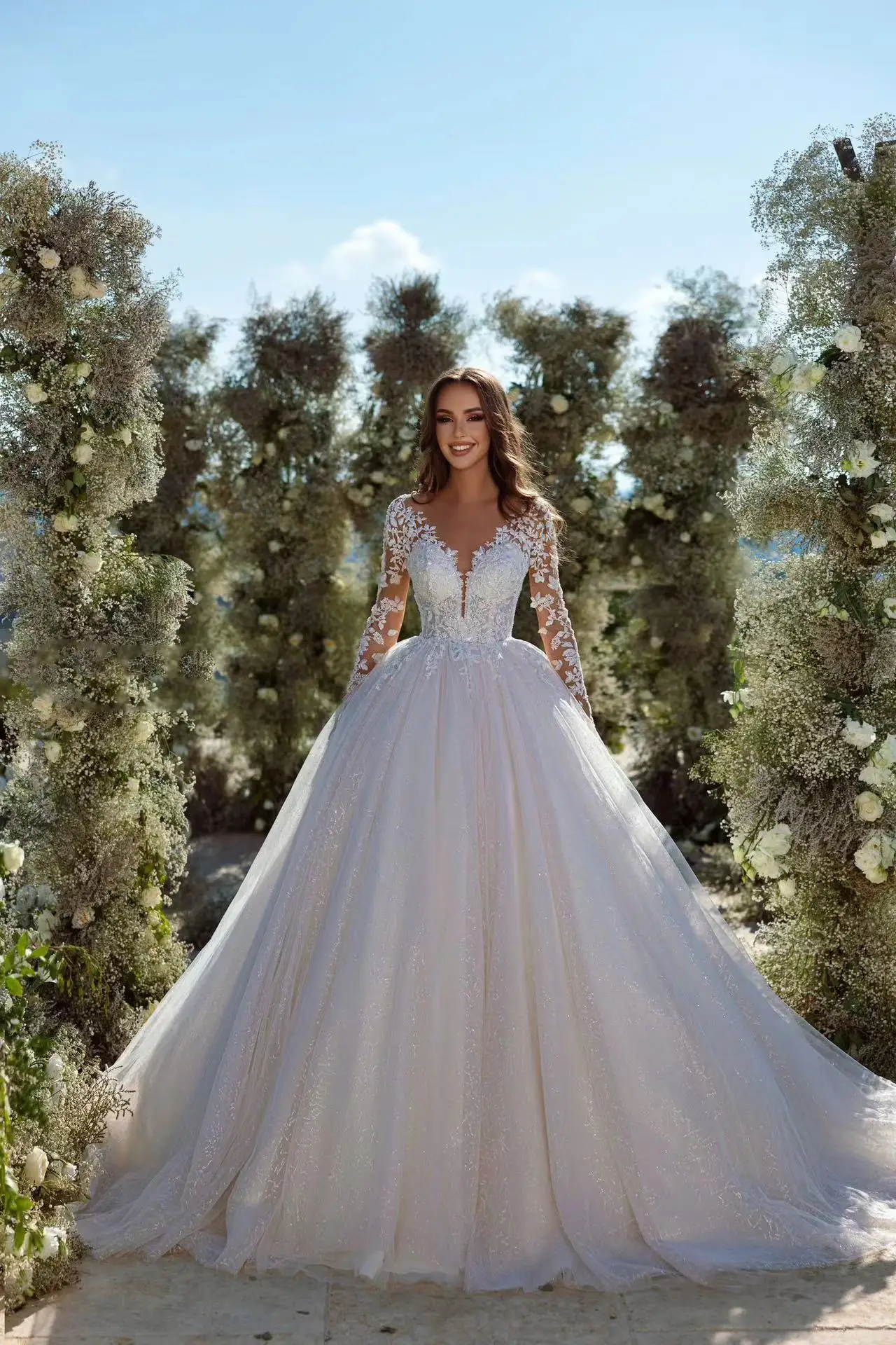 

2024 New Exquisite V-Neck Long Train Long Sleeve Lace Wedding Dress Vestido de novia Vestido de noiva Customized