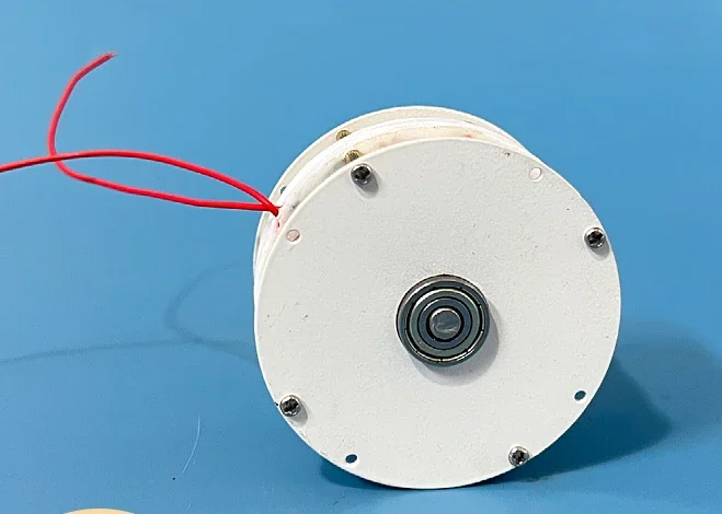 Mini miniature disc-shaped coreless generator