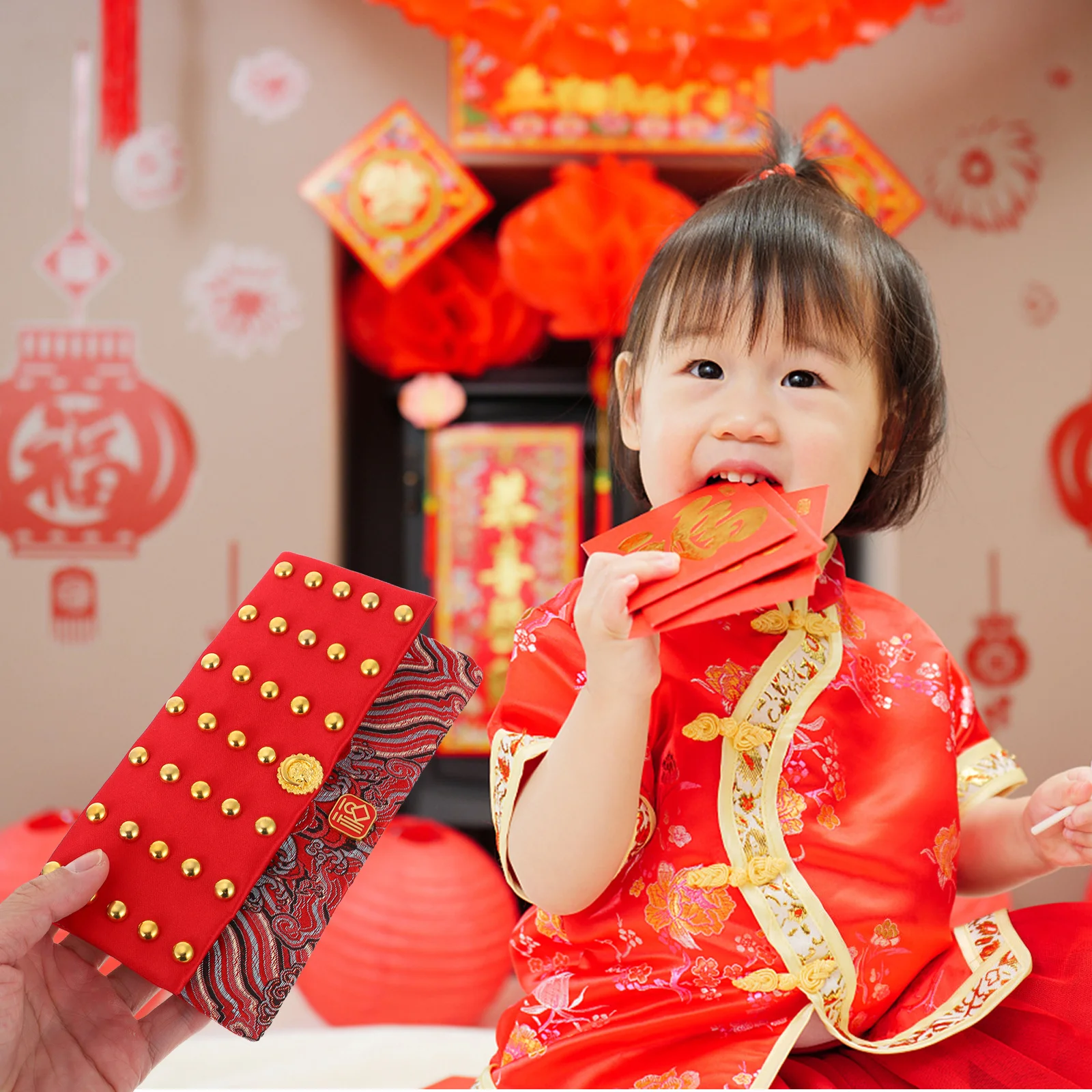 

1Pcs Chinese Style Red Envelope New Year Supplies Cloth Material Festive Design Snap Fastener Money Packet