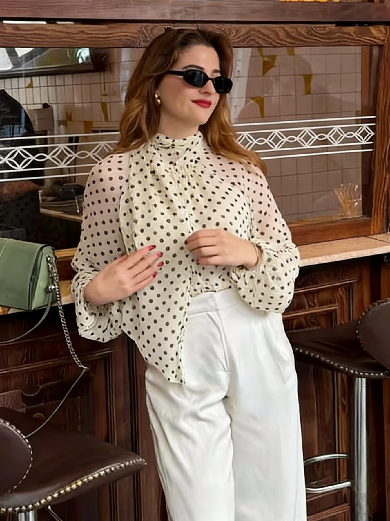 Weiße, elegante Damenbluse mit Punktmuster und Schnürung und Schleife, 2026, neue schicke Laternenärmel, braune Vintage-Hemden, Bürodame, Pendler-Hemden