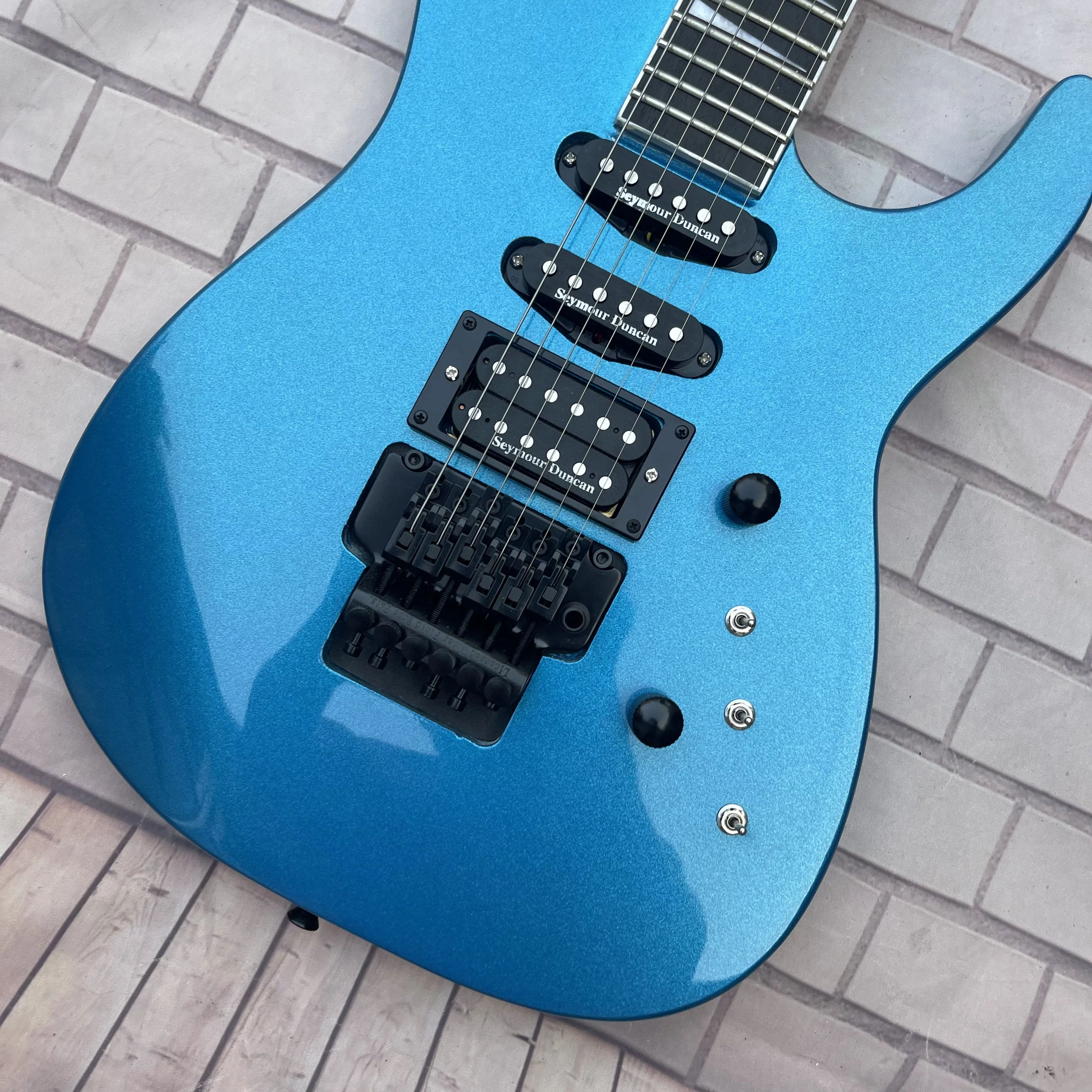 Guitar 6-string electric guitar, metal blue body, maple neck, rosewood fingerboard, factory real pictures, can be shipped upon o