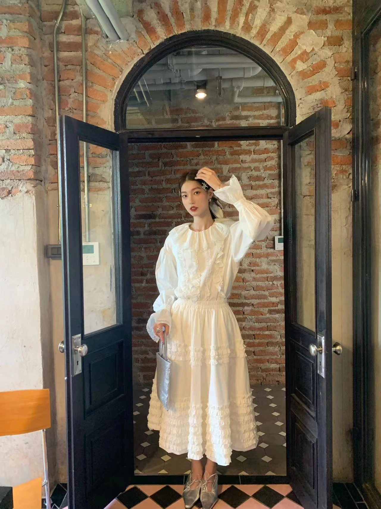 

Комплект Ele White с воротником-стойкой и кружевной отделкой SourceWithU Nanyang Summer Dr Hepburn Sle Long Sve Faion Ensemble