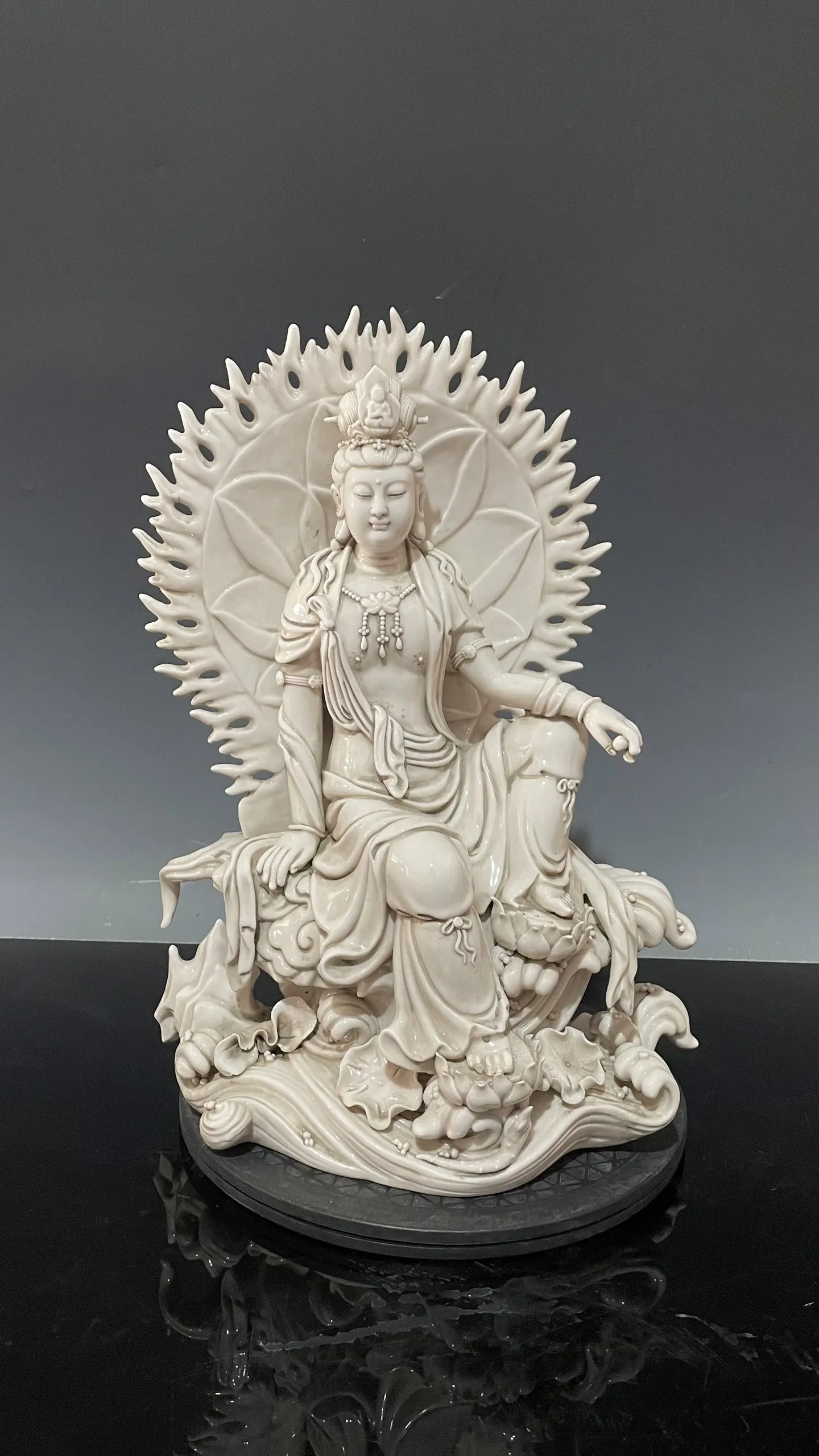 

18"Chinese Jingdezhen Dehua Porcelain Child Red Flame backlight Guanyin Bodhisattva Sitting Buddha Amitabha Worship Hall