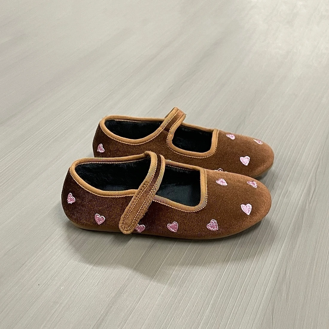 Jinyu New Shoes Children's Princess Shoes Outdoor Dancing Performance Shoes Women's Shoes Velvet Plush Decoration Heart Shape