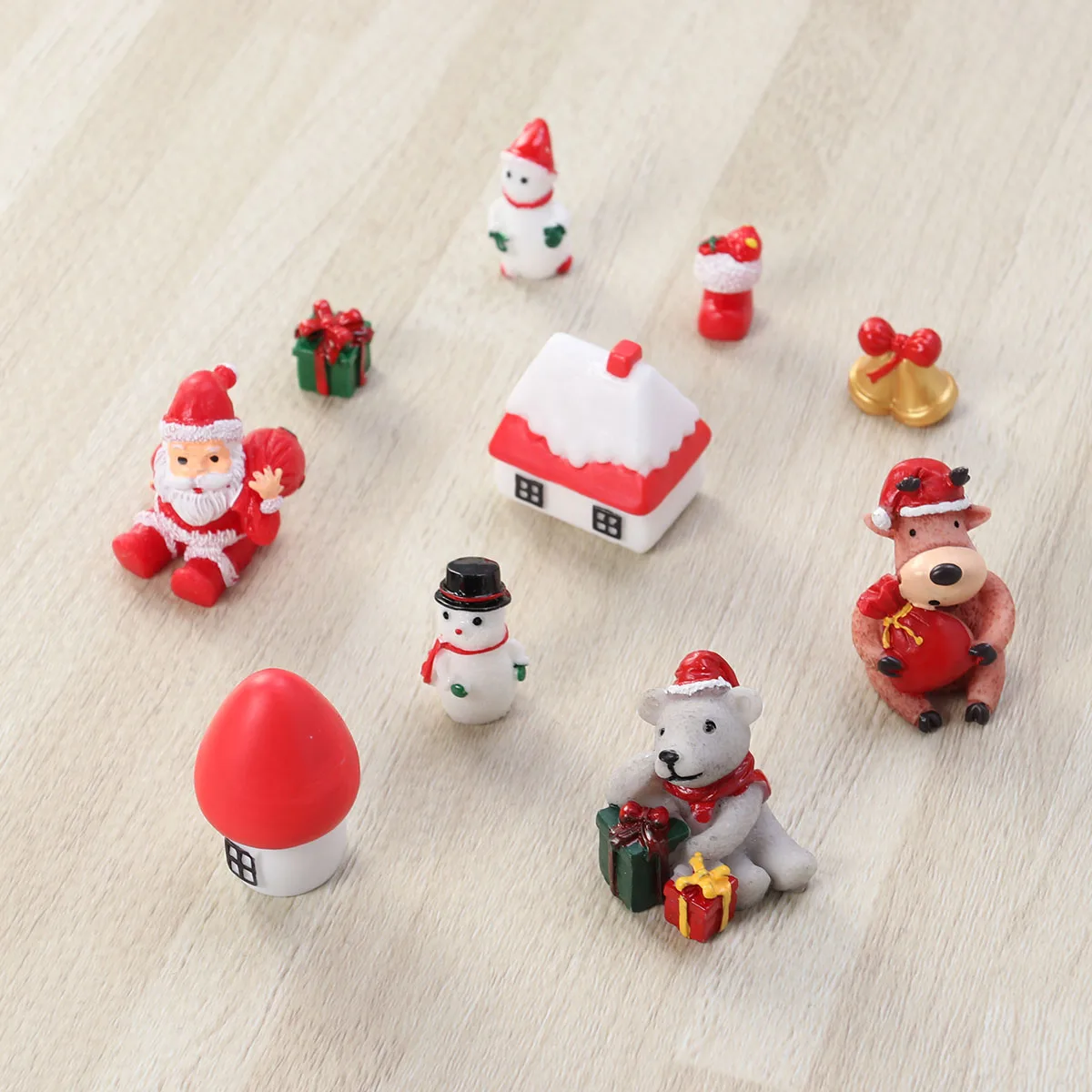 

10pcs Micro Landscape Figurines Handmade Resin Christmas Decorations Snowmen Santa Deer Bear Mini Desk Art For Home Office