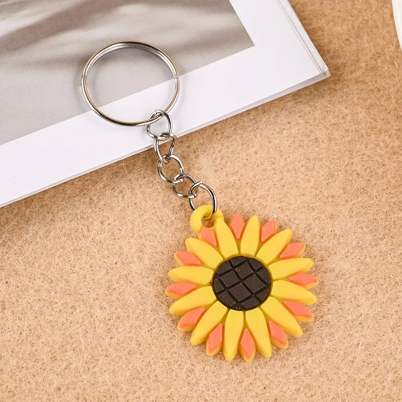 100pcs Cute Keychain for Kids Teacher Party Favor Cute Anime Little Keyrings Wholesale Cheap Festival Pendants Gift Charms Sets