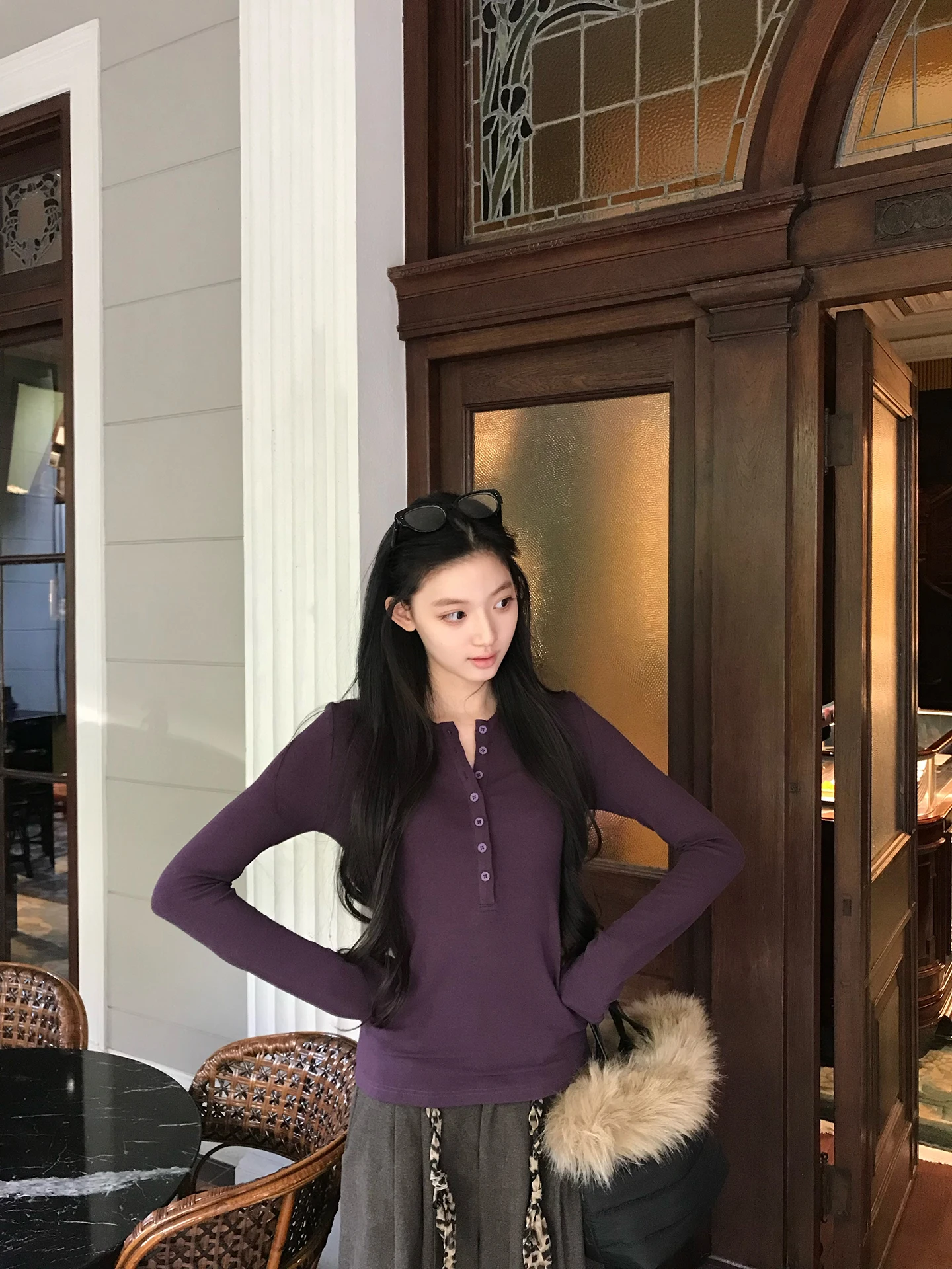 قميص داخلي نسائي بأكمام طويلة وقصة ضيقة، تي شيرت أرجواني جميل بالأسلوب الأمريكي للخريف والشتاء، تصميم G