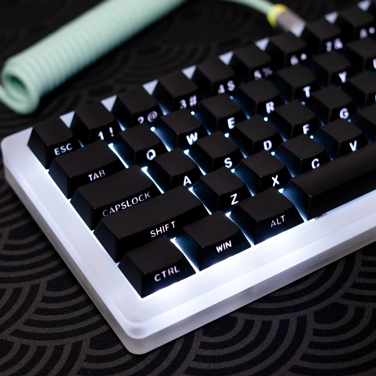 Pure white side engraved transparent keycap Pure black Original height PBT material Adapted magnetic axis 61 68 75 84 87 98