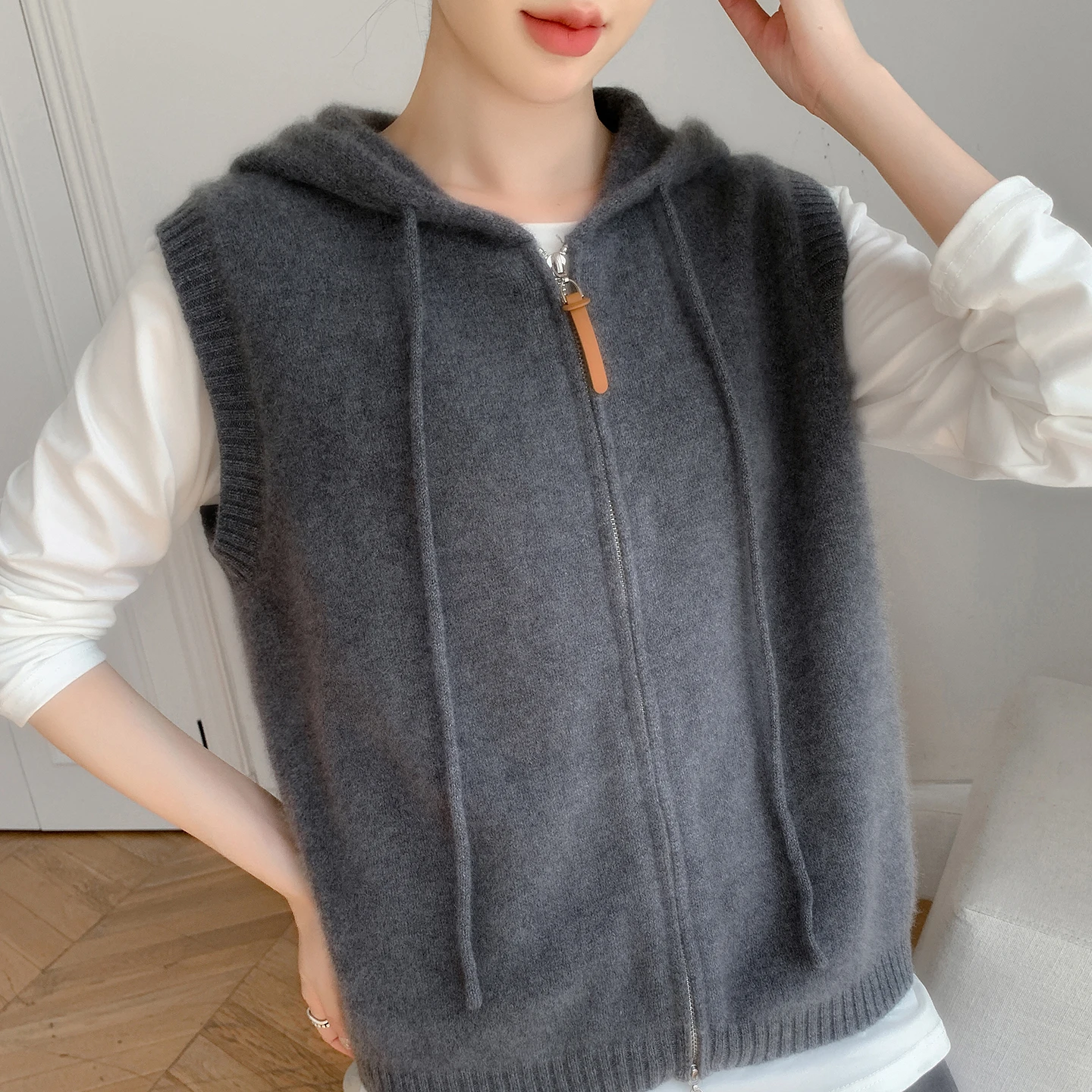 

Зима 2025 года, кардиган из 100% чистой шерсти, женский кашемировый жилет без рукавов с капюшоном, базовый мягкий вязаный жилет высокого качества