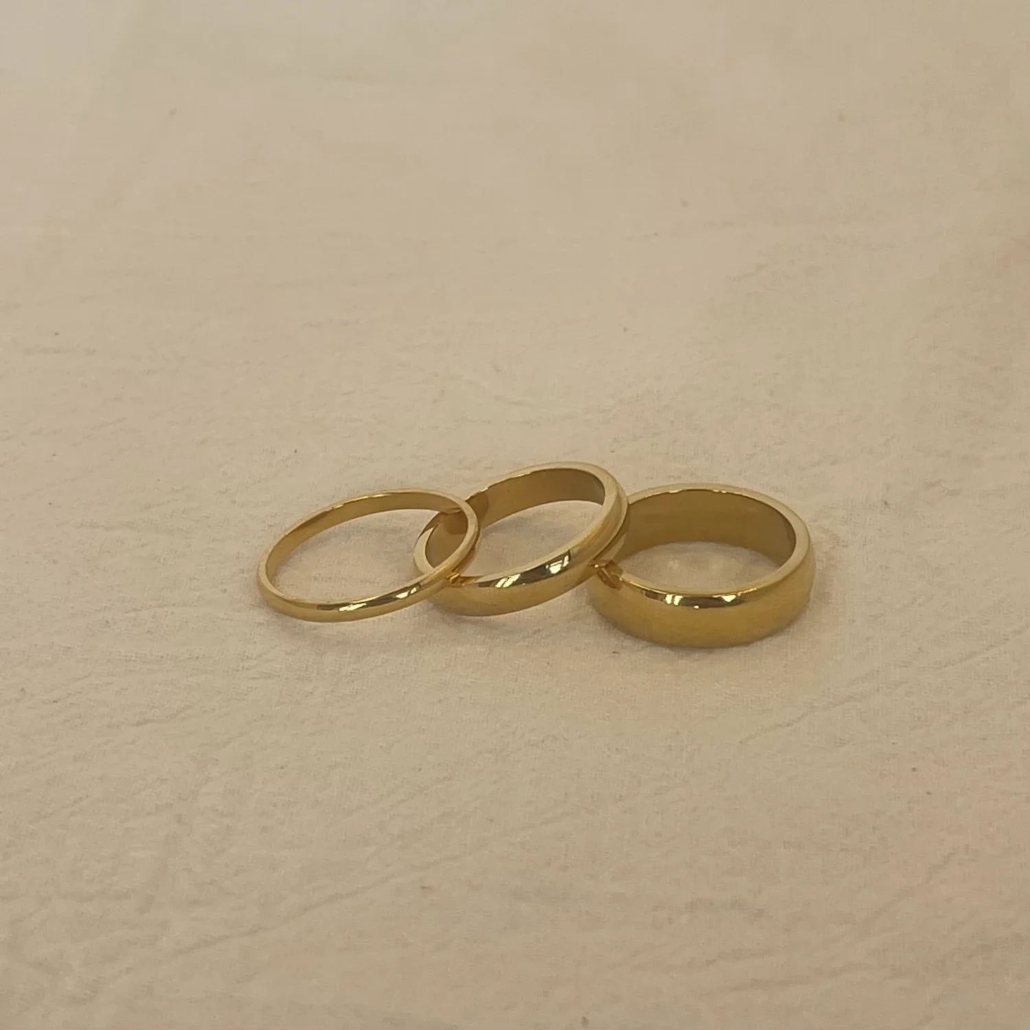 Anello minimalista semplice in acciaio inossidabile liscio per donne e uomini Anelli classici per coppie placcati in oro 18 carati Gioielli di fidanzamento per matrimoni