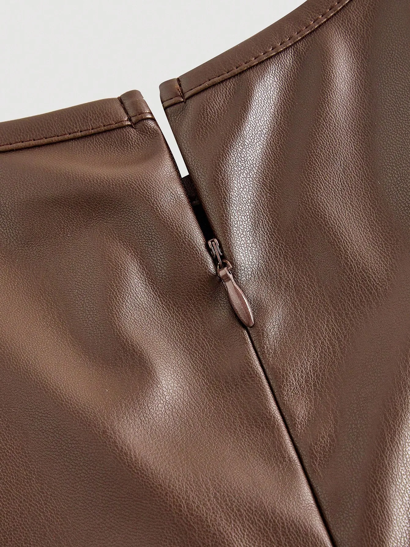 Abito midi aderente con scollo quadrato in pelle PU marrone per serate eleganti, cocktail e abiti da sposa