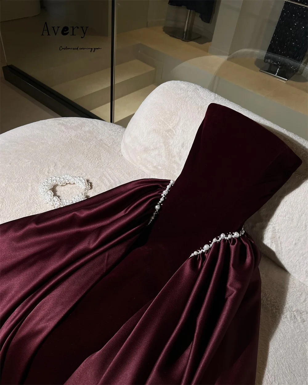 Avery personalizado negro con cuentas fuera del hombro sin mangas vestidos de lujo 2025 vestidos de cóctel elegantes 2025 vestido de noche de lujo para mujer