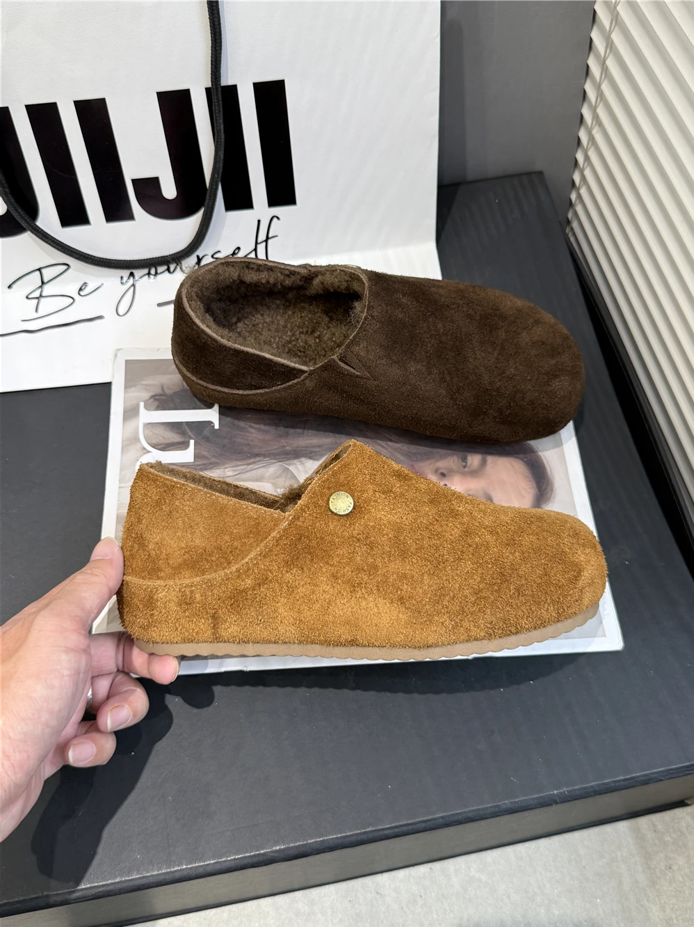 Lockige Flachschuhe aus Lammwollfell, Damen-Baumwollschuhe, warme Winter-Slipper, Damen-Loafer mit Gürtelschnalle, Woll-Mokasins, Damen-Fellstiefel. – Detail 4