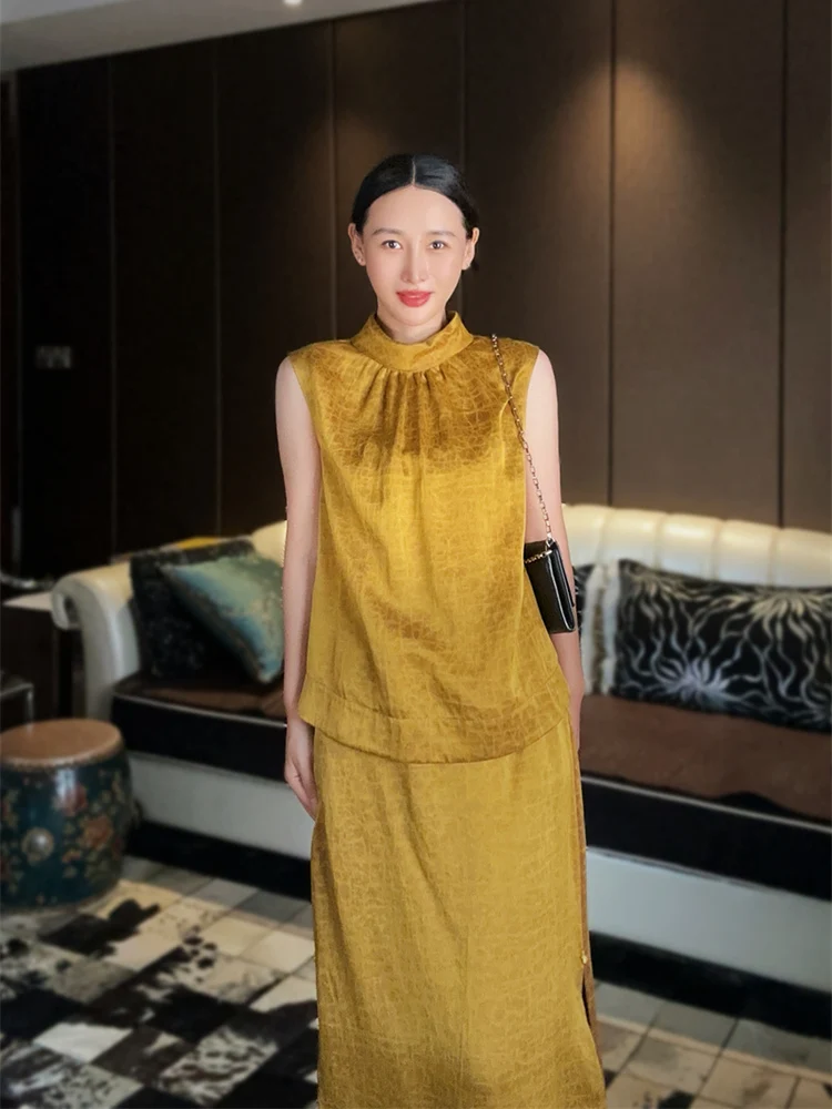

Retro Gold Satin Turtle Silk Yuzhen New Chinese Sle Women's Collared Pleated Svel Vest Small irt H50795 Summer 2025