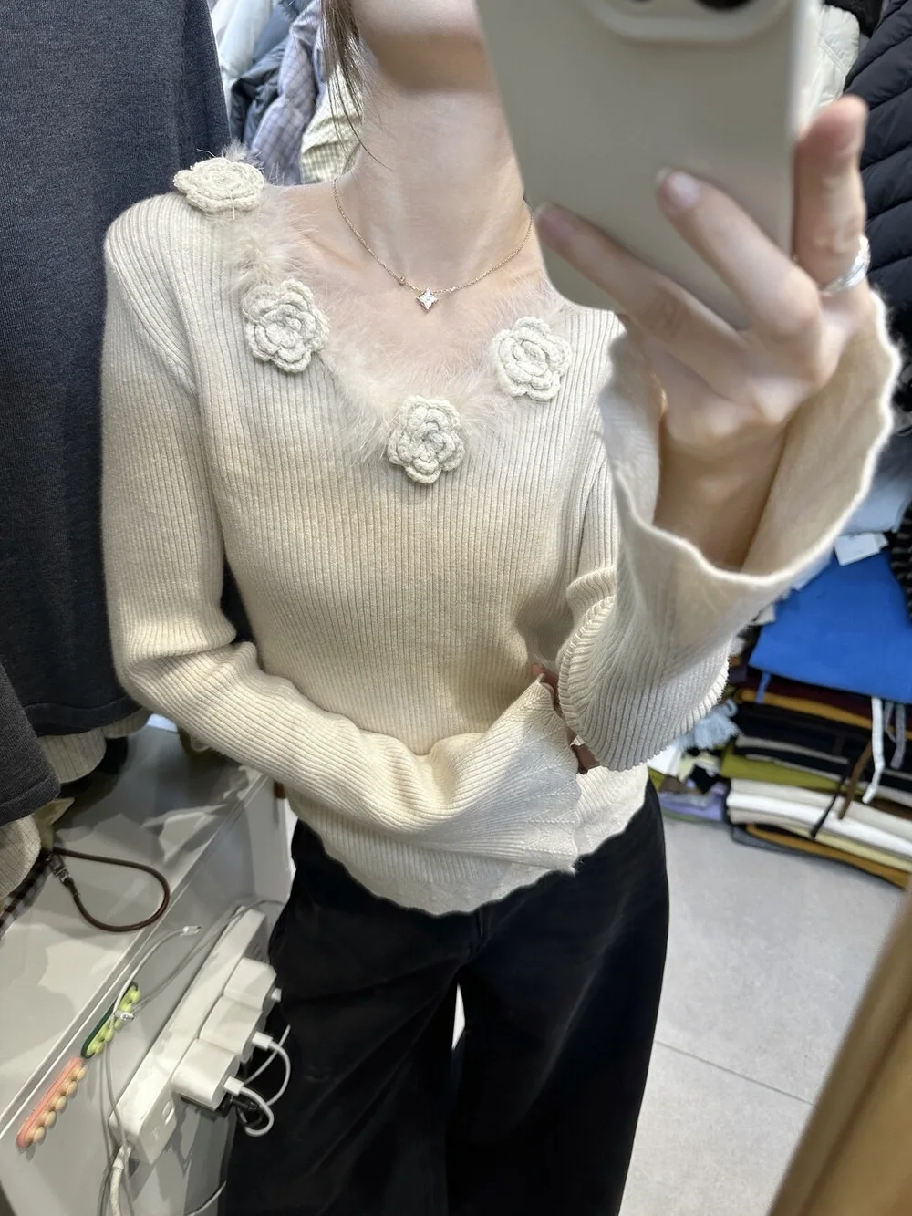 

Soft Flower V-Ne Knitted Base irt Women's Autumn Winter Slimming Versatile Long Sve Overhead Korean Sle Inner Wear