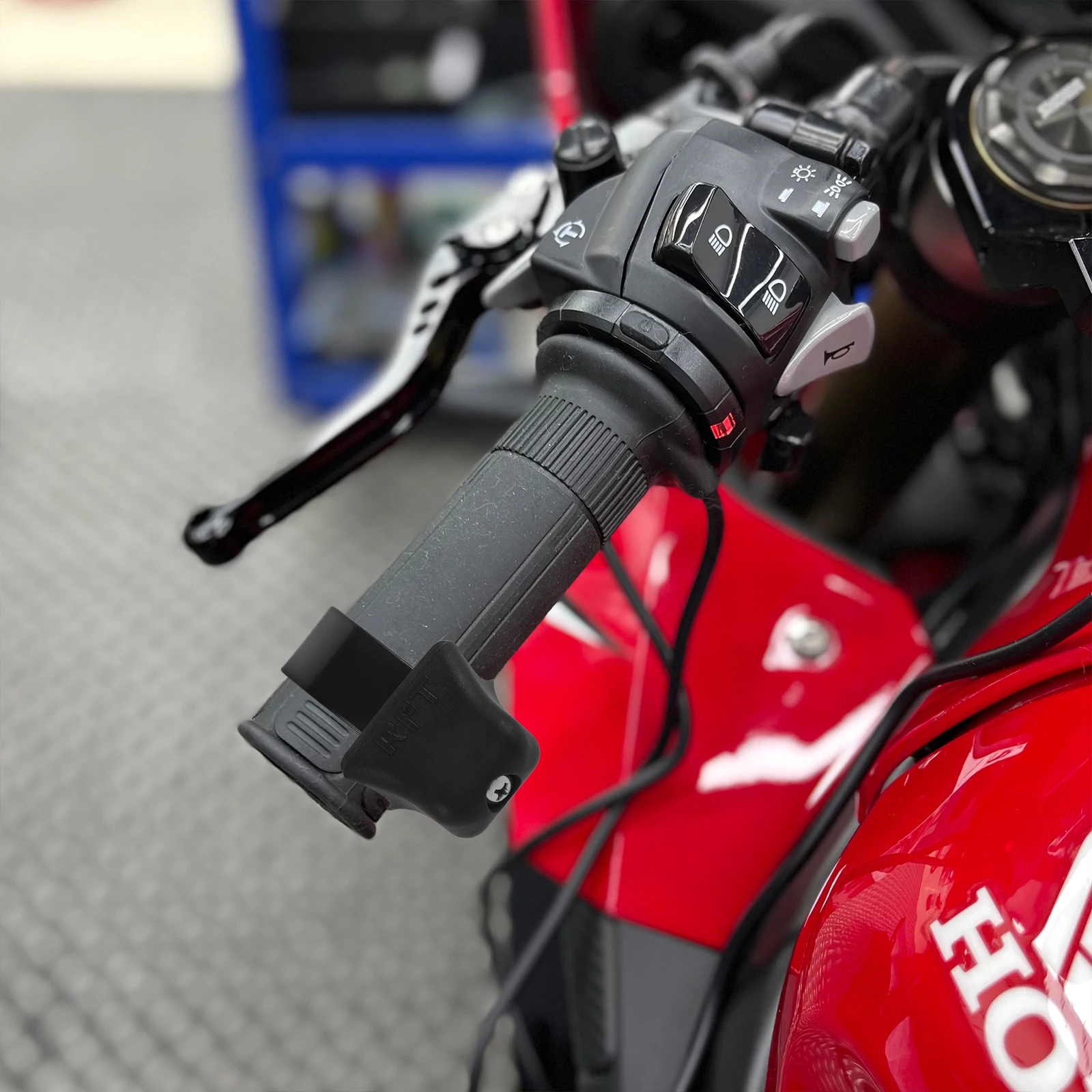 

Electric Motorcycle Throttle Assist Black Wrist Throttle Adapter Anti Slip Design Handlebar Oil Control Cruise Control