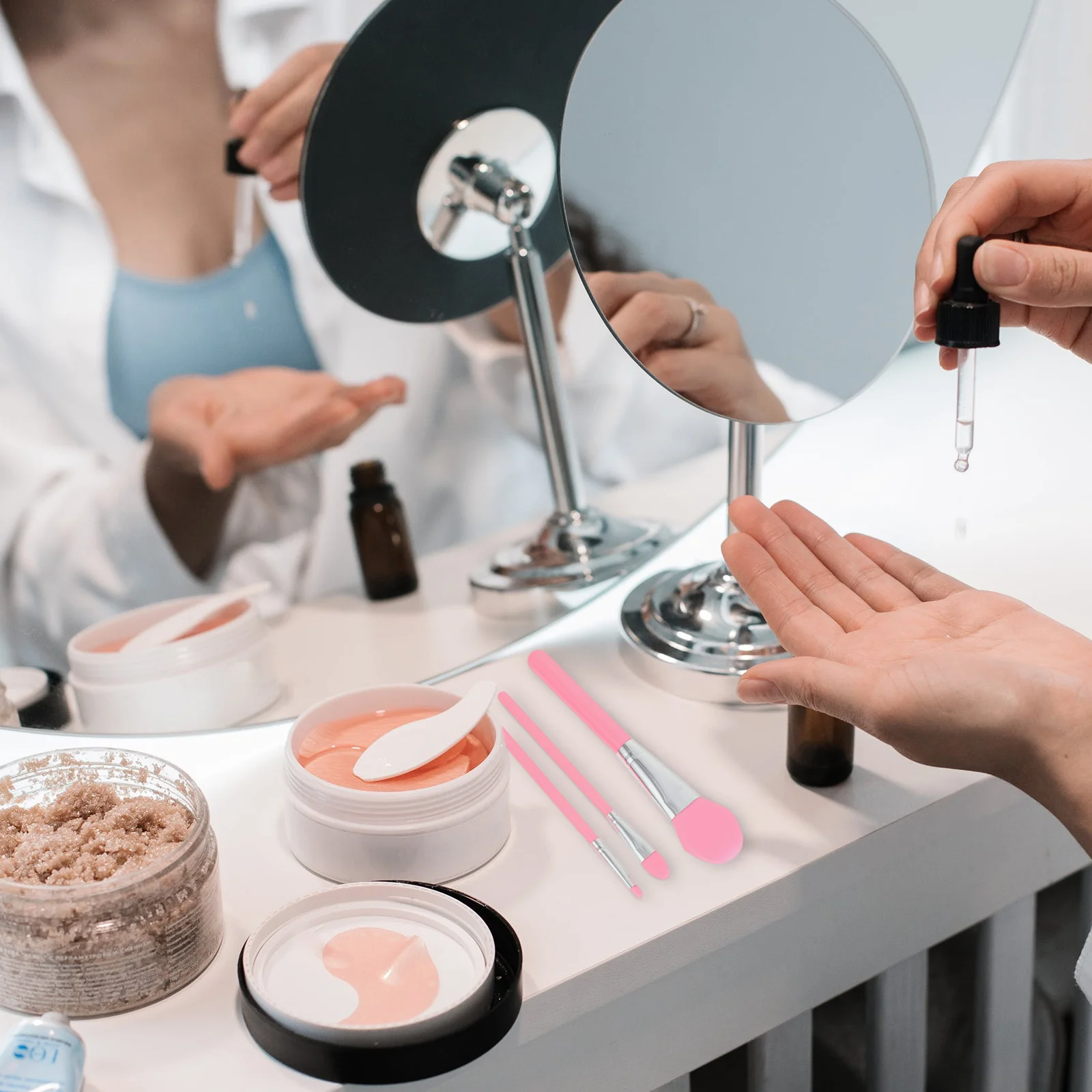 Set di 4 Pennelli in Silicone per Maschera Viso, Applicatore Professionale per Fondotinta Liquido e in Crema, Manico Morbido per Eyeliner e Labbra