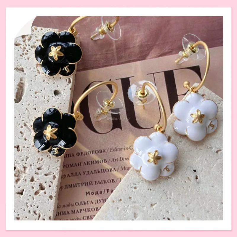 

Camellia Stud Earrings Versatile Temperament Internet Celebrity Flower Korean Version Needle Earrings Women's Ear Hook