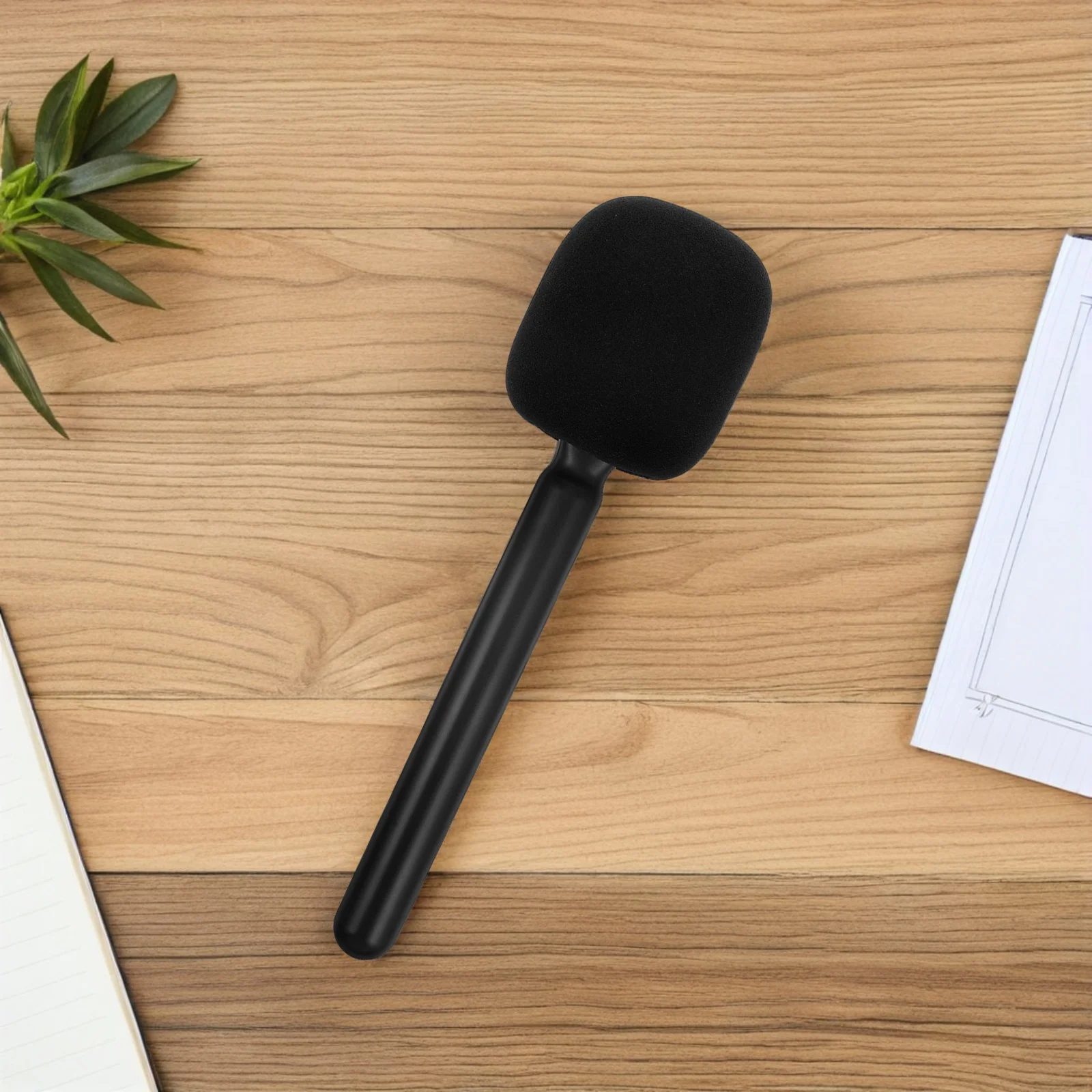 

High Simulation Appearance Microphone Prop Plastic Lightweight Versatile Usage for Parties News Reporting Journalist Role Play