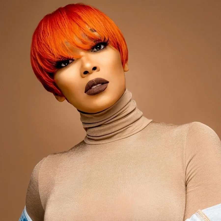 شعر بشري برازيلي مفرود من Pixie Cut كثافة 150% 6 بوصة برتقالي مع غرة - شعر مستعار مصنوع آليًا بالكامل، قبعة شبكية وردية