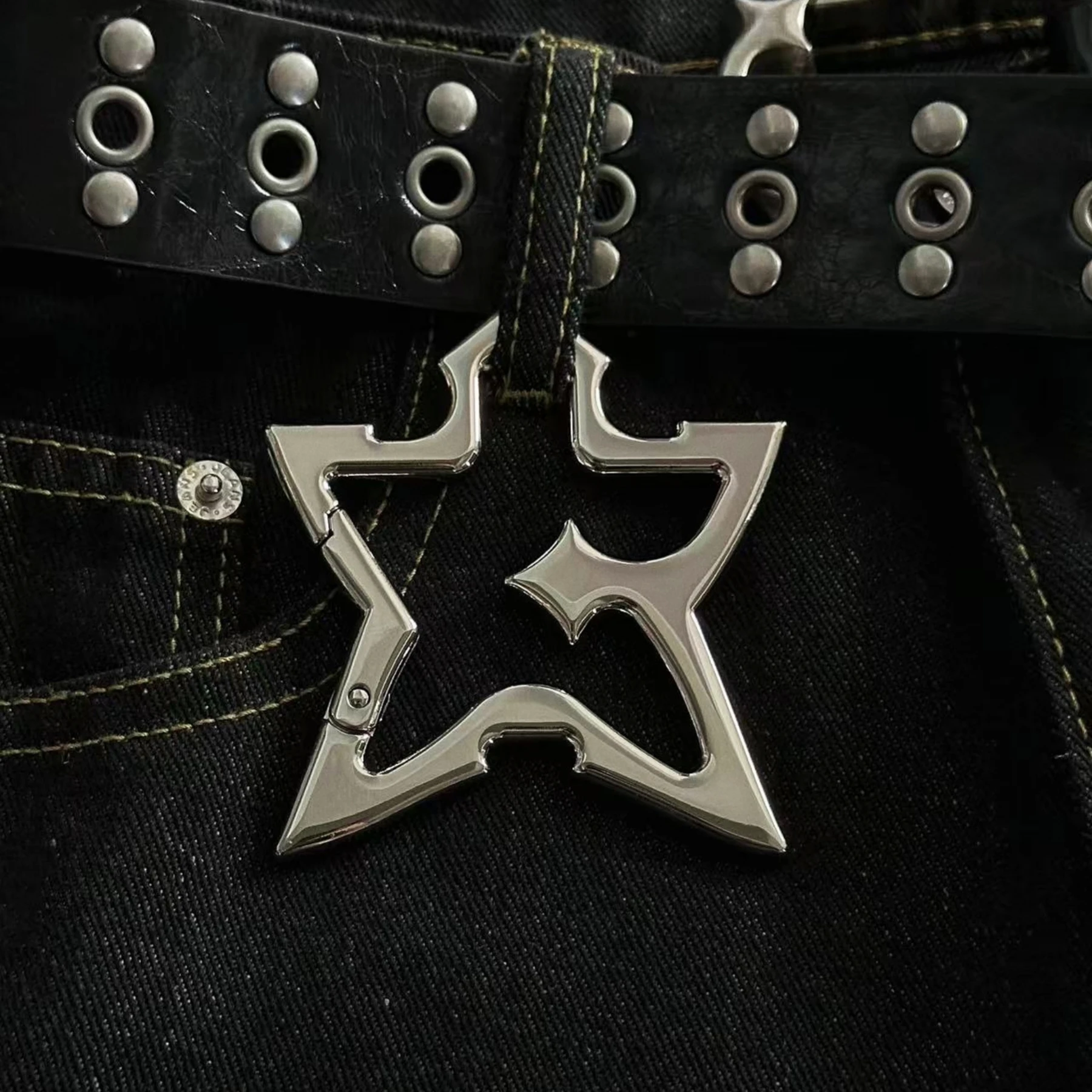 Star-shaped Metal Keychain A Stylish Niche and High-Texture Accessory That Serves as a Bag Charm and a Waist Accessory for Outfi
