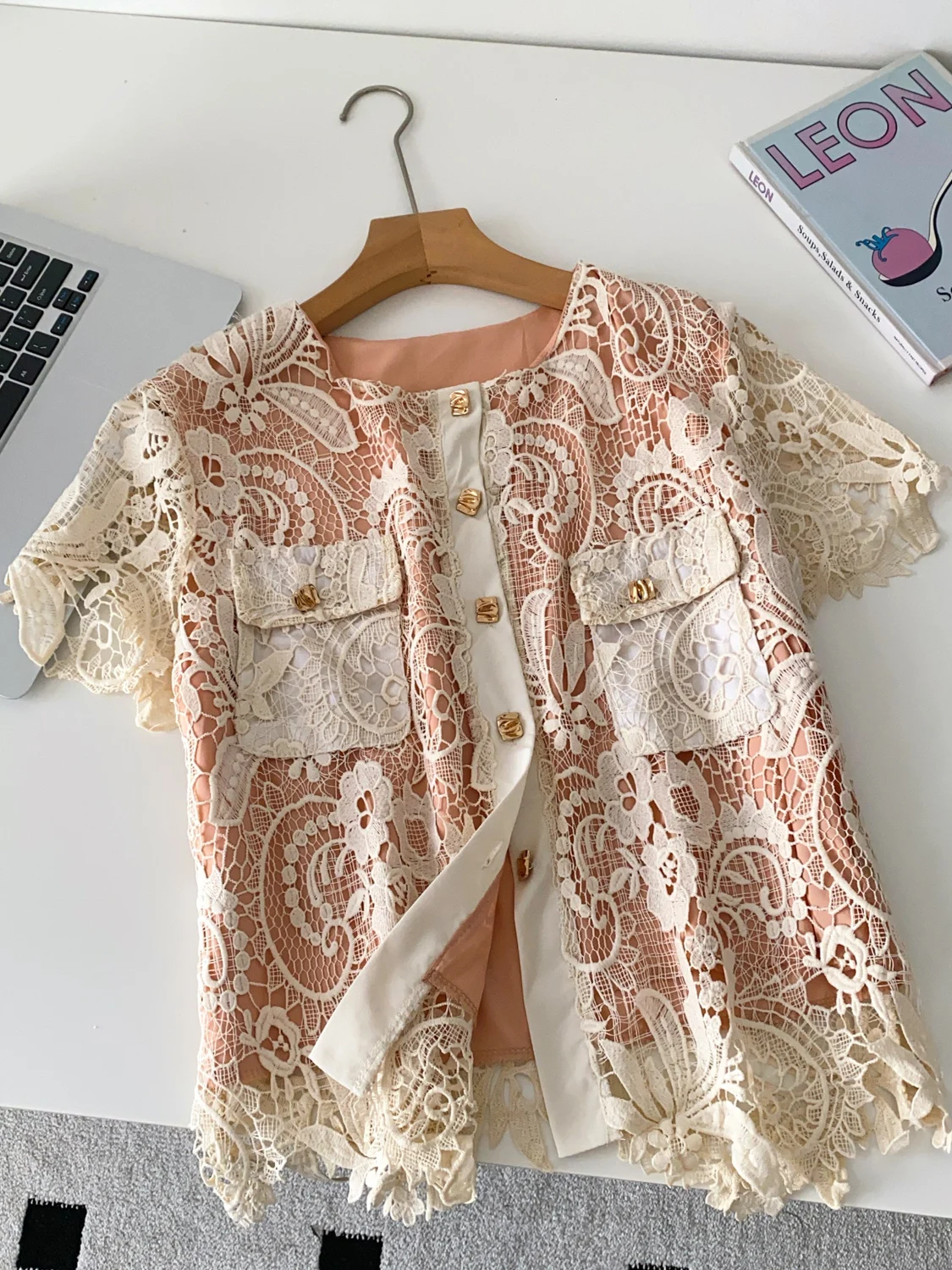 

Retro Court Sle ort Sve Me Hollow out Women's irt Slim Fit Breathable Korean Version Summer Top Ele Lady