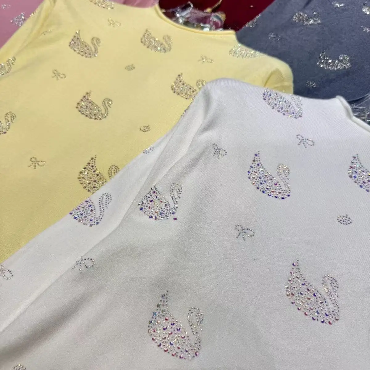 신상 반짝이는 다이아몬드 핫 드릴링 슬림핏 스웨터 여성 가을 겨울 이너 니트웨어 탑 니트 풀오버 여성 의류