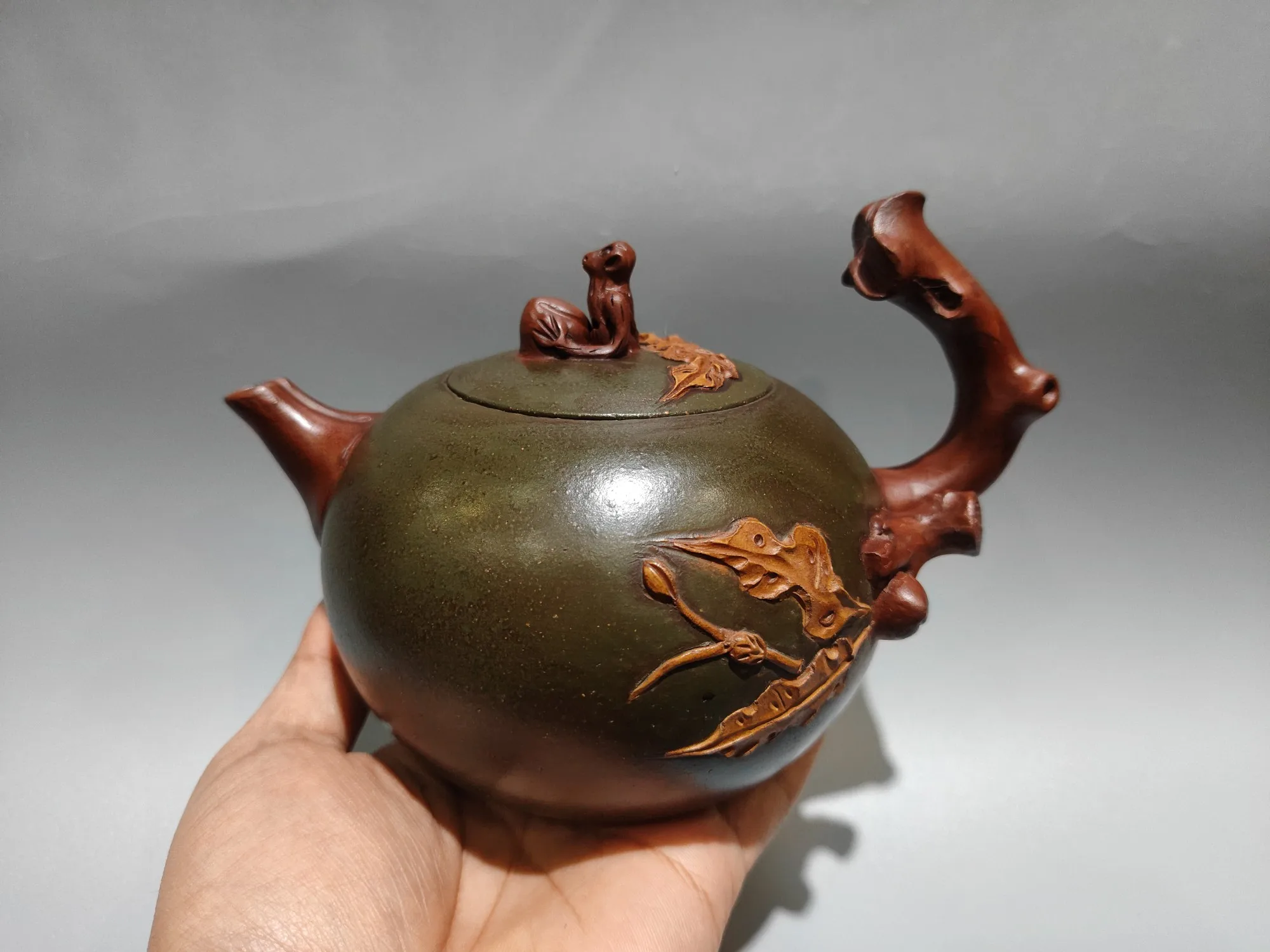 Yixing Purple Clay Pot Kettle two-color Monkey Peach Cover Peach leaf pattern Tree  root handle pot Teapot Flagon Tea Maker