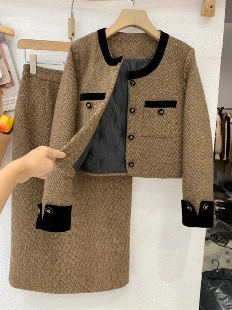 Traje grueso acolchado con cuello redondo para mujer, abrigo de manga larga con botones de amor y falda larga, conjunto de 2 piezas, moda de invierno, 2023