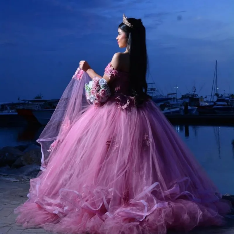 Eenvoudige Roze Quinceanera Jurken Glitter 3D Bloem Decal Kant Gelaagdheid Lange staart Boog Vestido De 15 Quinceaneras